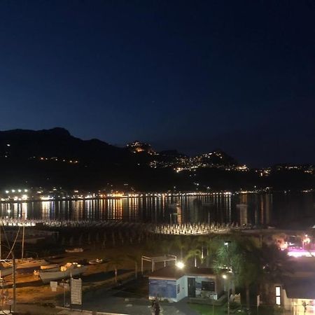 Casablu, Un Delizioso Bilocale Sulla Baia Di Naxos Apartment Giardini Naxos Exterior foto