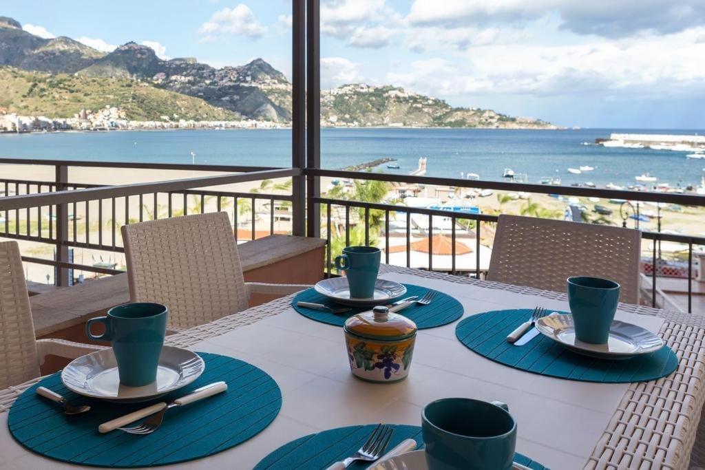 Casablu, Un Delizioso Bilocale Sulla Baia Di Naxos Apartment Giardini Naxos Exterior foto
