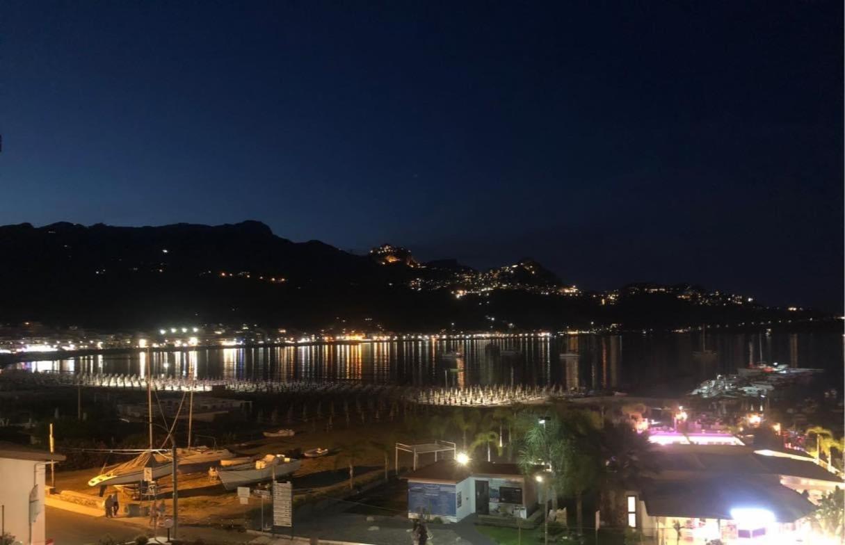 Casablu, Un Delizioso Bilocale Sulla Baia Di Naxos Apartment Giardini Naxos Exterior foto